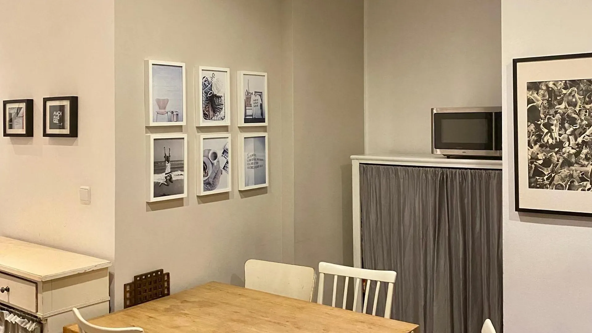 Zimmer In Der Maxvorstadt Mit Gemeinschaftsbad Munique Quarto em Acomodações Particulares