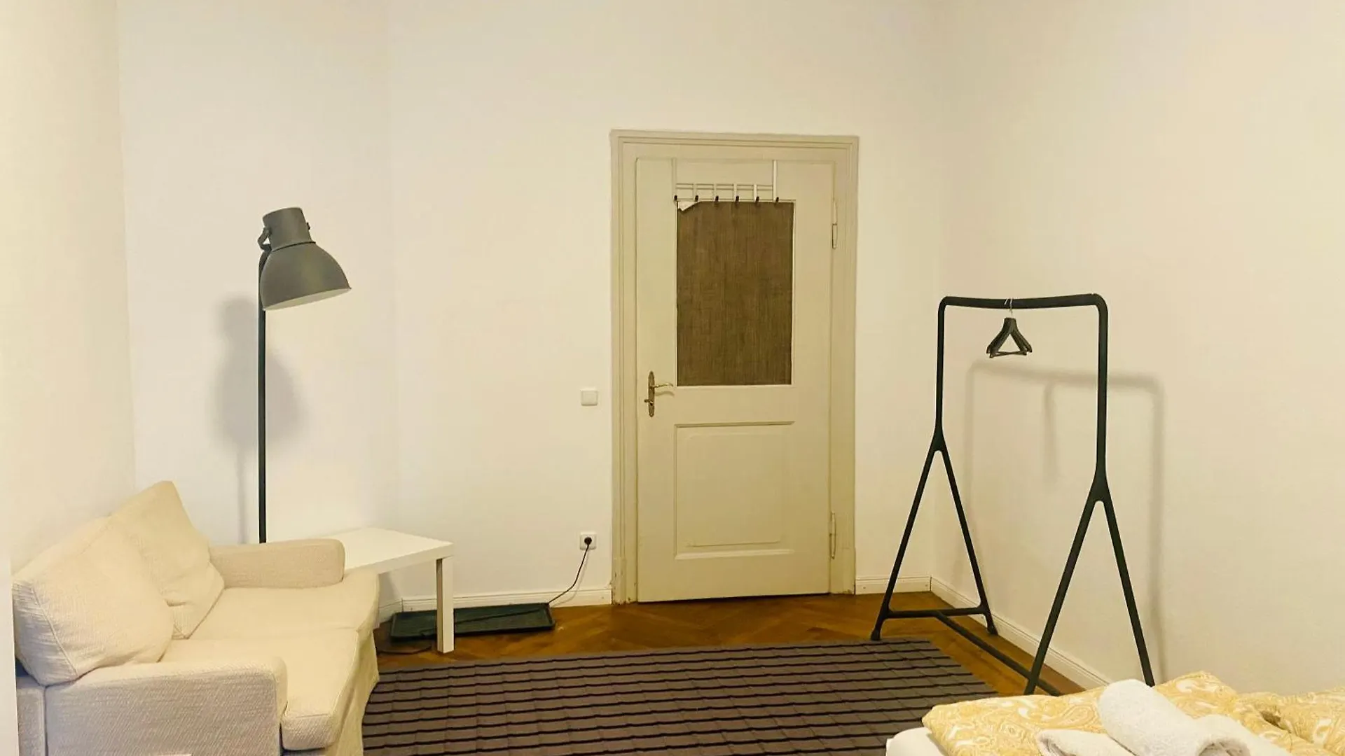 Zimmer In Der Maxvorstadt Mit Gemeinschaftsbad Munique Quarto em Acomodações Particulares